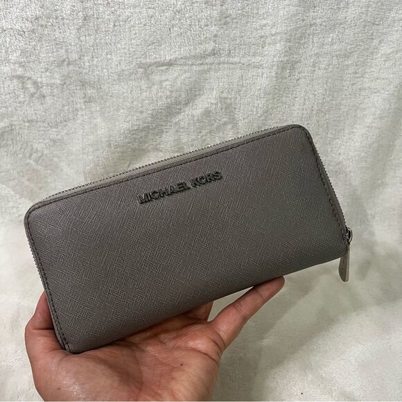 Michael Kors Large Pebbled Leather Continental Wallet Grey Zip Around - Picture 1 of 8